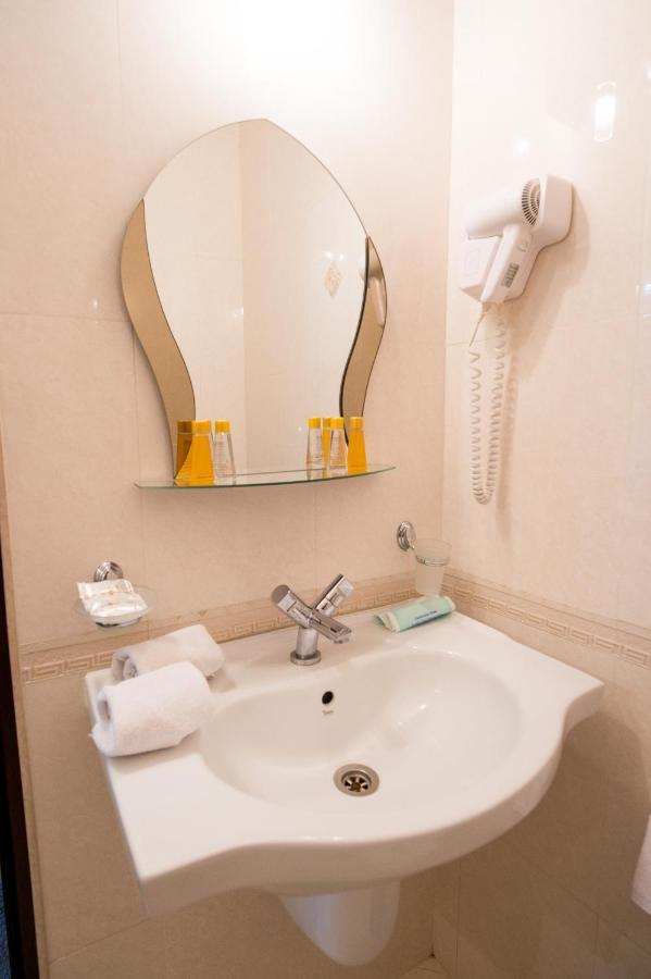 Family Hotel Hebar باتاك المظهر الخارجي الصورة